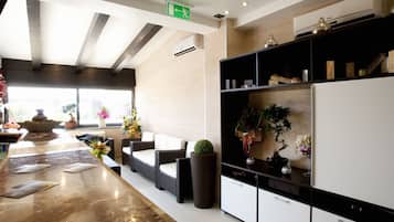 Couples treatment room(s), sauna, hot tub, Turkish bath/hammam