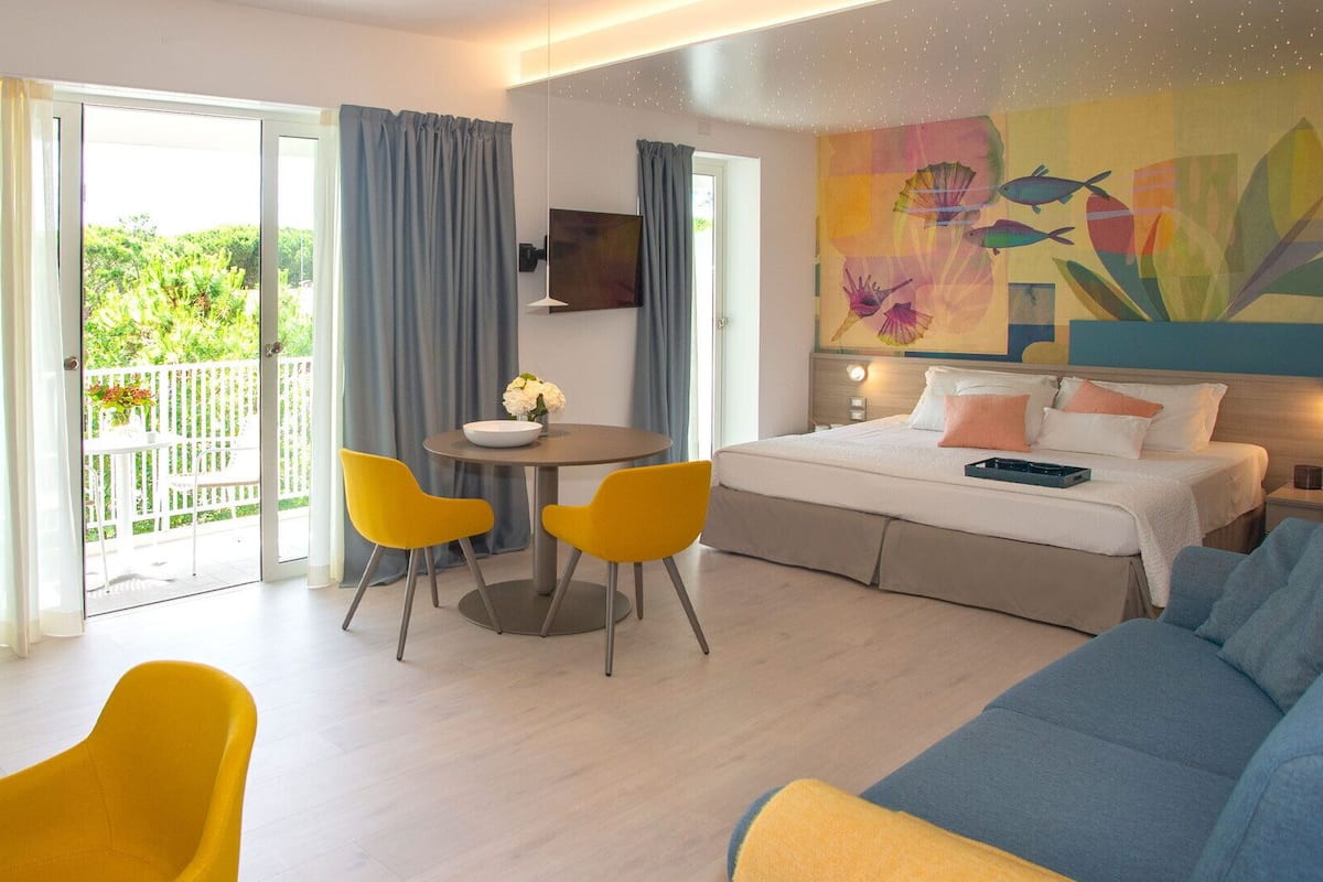 Junior Room | Egyptian cotton sheets, premium bedding, Select Comfort beds, minibar