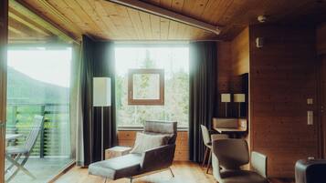 Panorama Suite | 1 bedroom, hypo-allergenic bedding, in-room safe, individually furnished