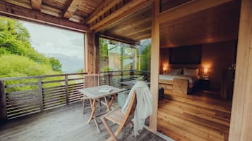 Lakosztály, kilátással a hegyre (Mountain Love) | 1 hálószoba, hipoallergén ágynemű, széf a szobában és egyedi berendezés