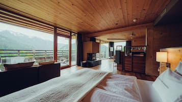 Panorama Suite | 1 bedroom, hypo-allergenic bedding, in-room safe, individually furnished