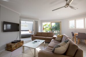 Standard Apartment, 3 Bedrooms, Balcony | Living area | 32-inch flat-screen TV with cable channels, TV, DVD player - Coolum Beach Getaway Resort (Coolum Beach)