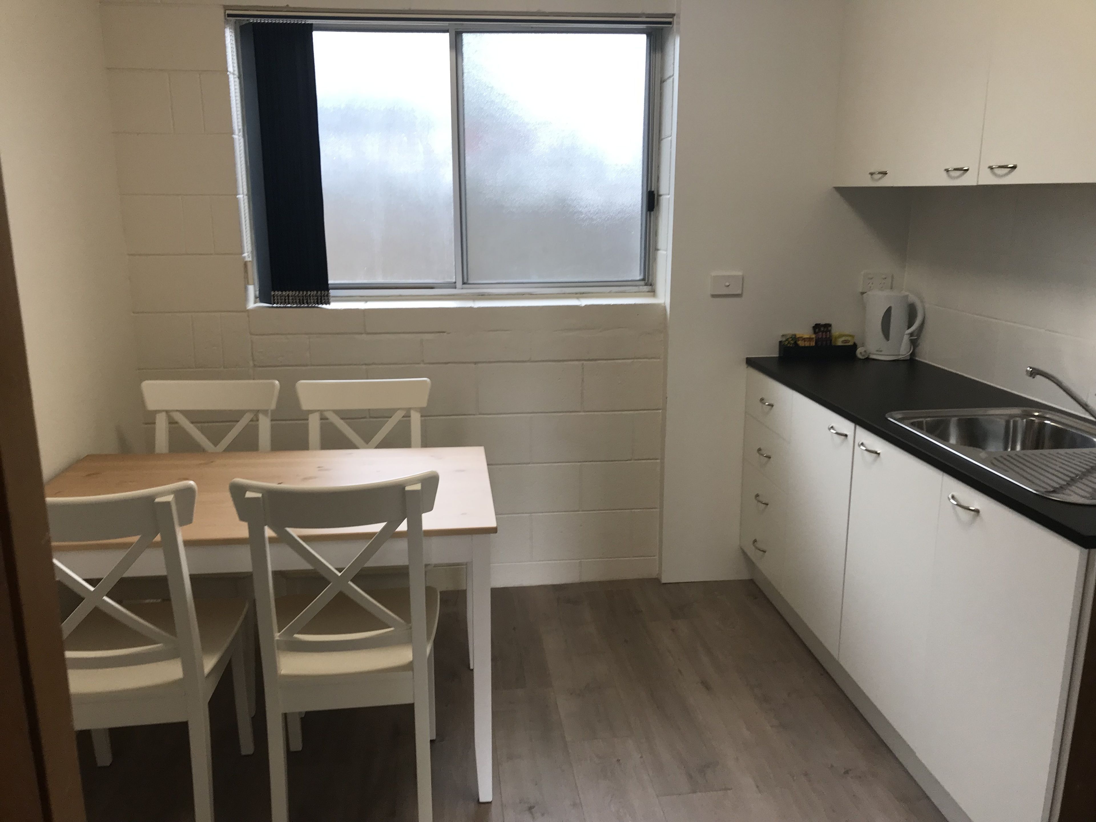 Quarto família | Cozinha privada | Geladeira, micro-ondas, cafeteira/chaleira, chaleira elétrica