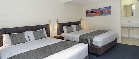 Bureau, rideaux occultants, fer et planche à repasser, Wi-Fi gratuit