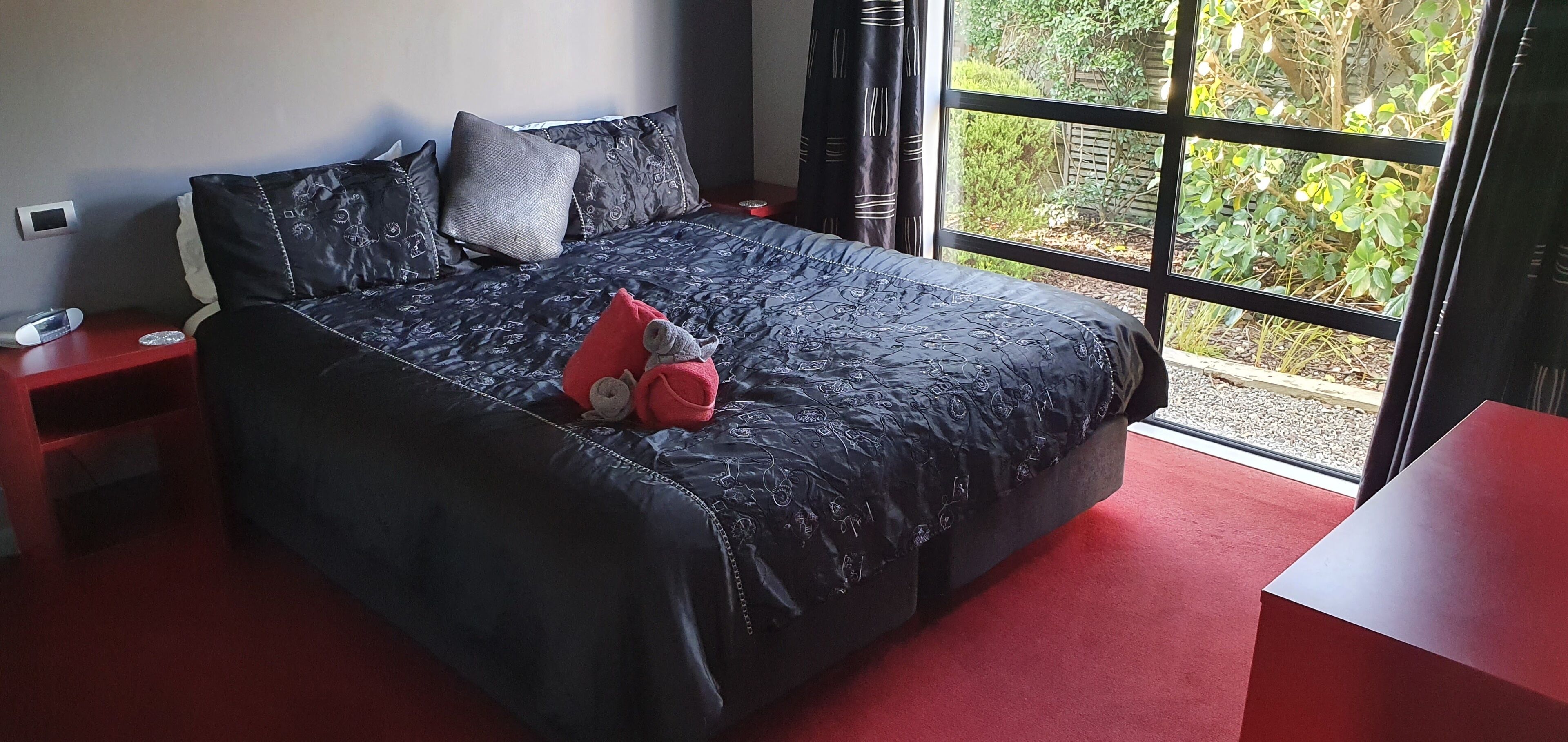 standard house, 4 bedrooms, non smoking, hot tub | 4 bedrooms, soundproofing, iron/ironing board, free cots/infant beds