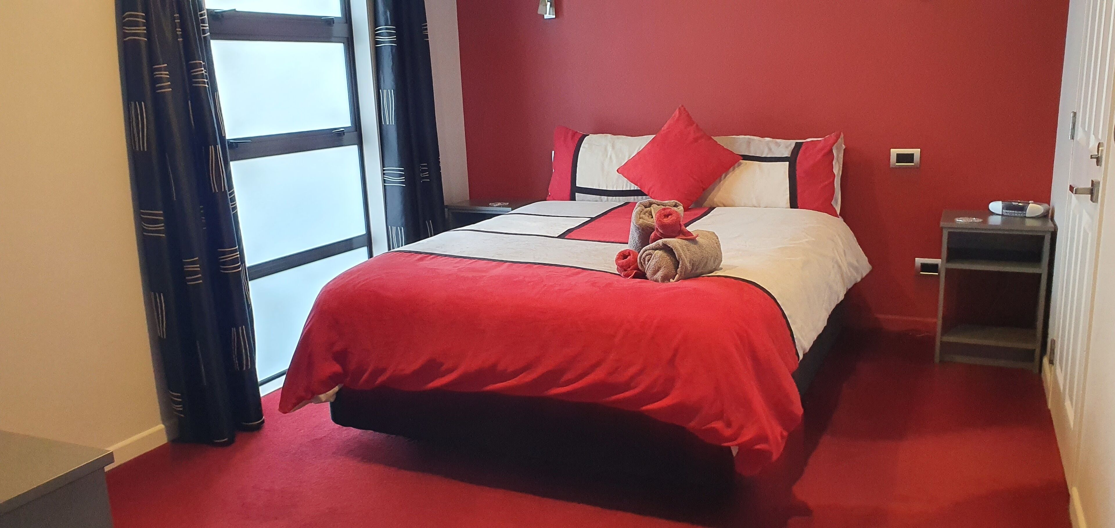 standard house, 4 bedrooms, non smoking, hot tub | 4 bedrooms, soundproofing, iron/ironing board, free cots/infant beds