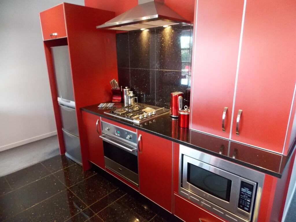 full-sized fridge, microwave, oven, stovetop