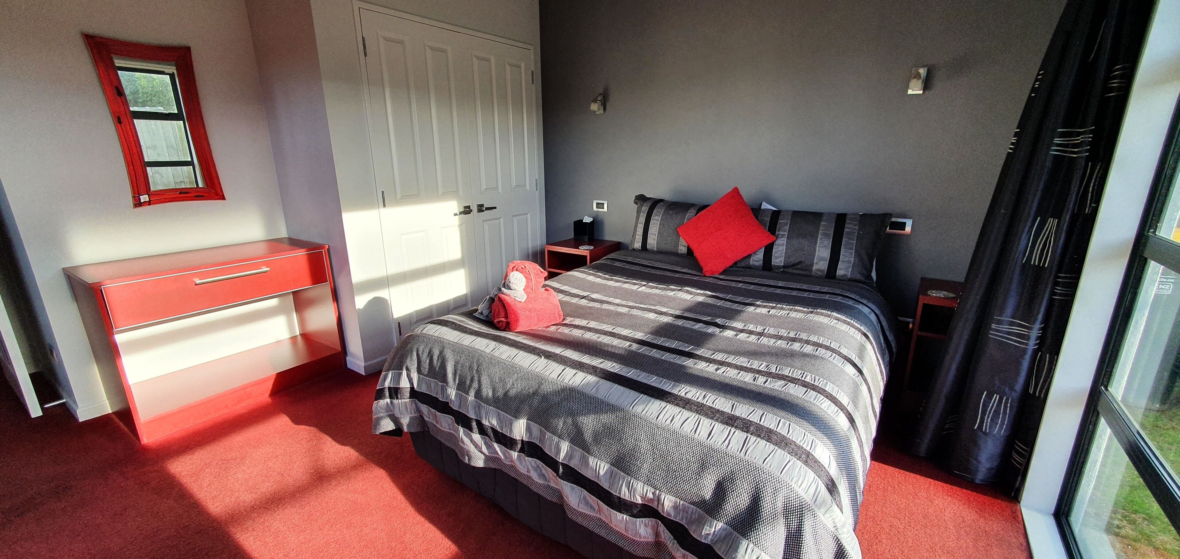 standard house, 4 bedrooms, non smoking, hot tub | 4 bedrooms, soundproofing, iron/ironing board, free cots/infant beds