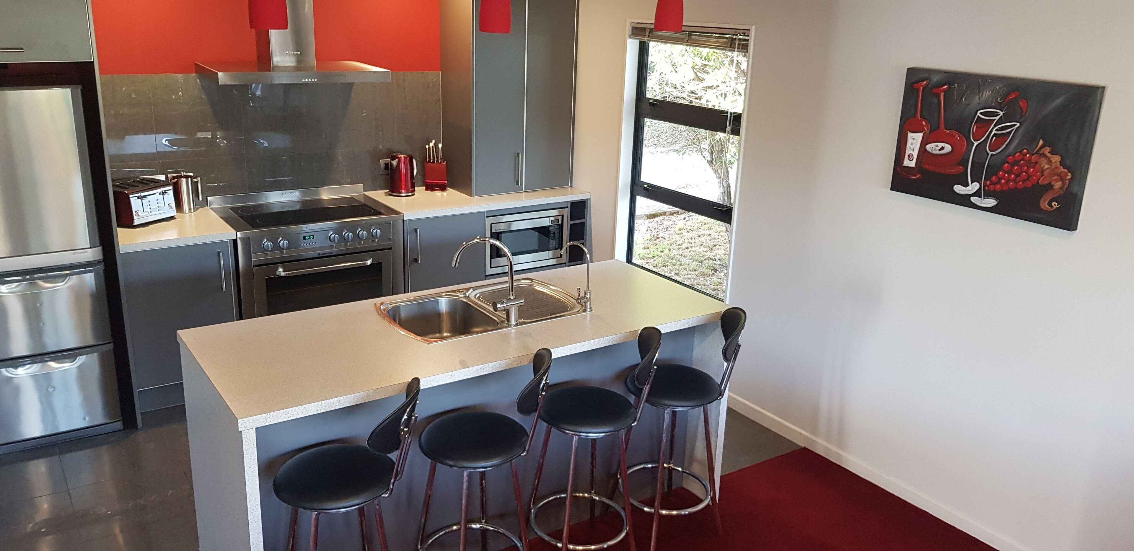 standard house, 4 bedrooms, non smoking, hot tub | private kitchen | full-sized fridge, microwave, oven, stovetop