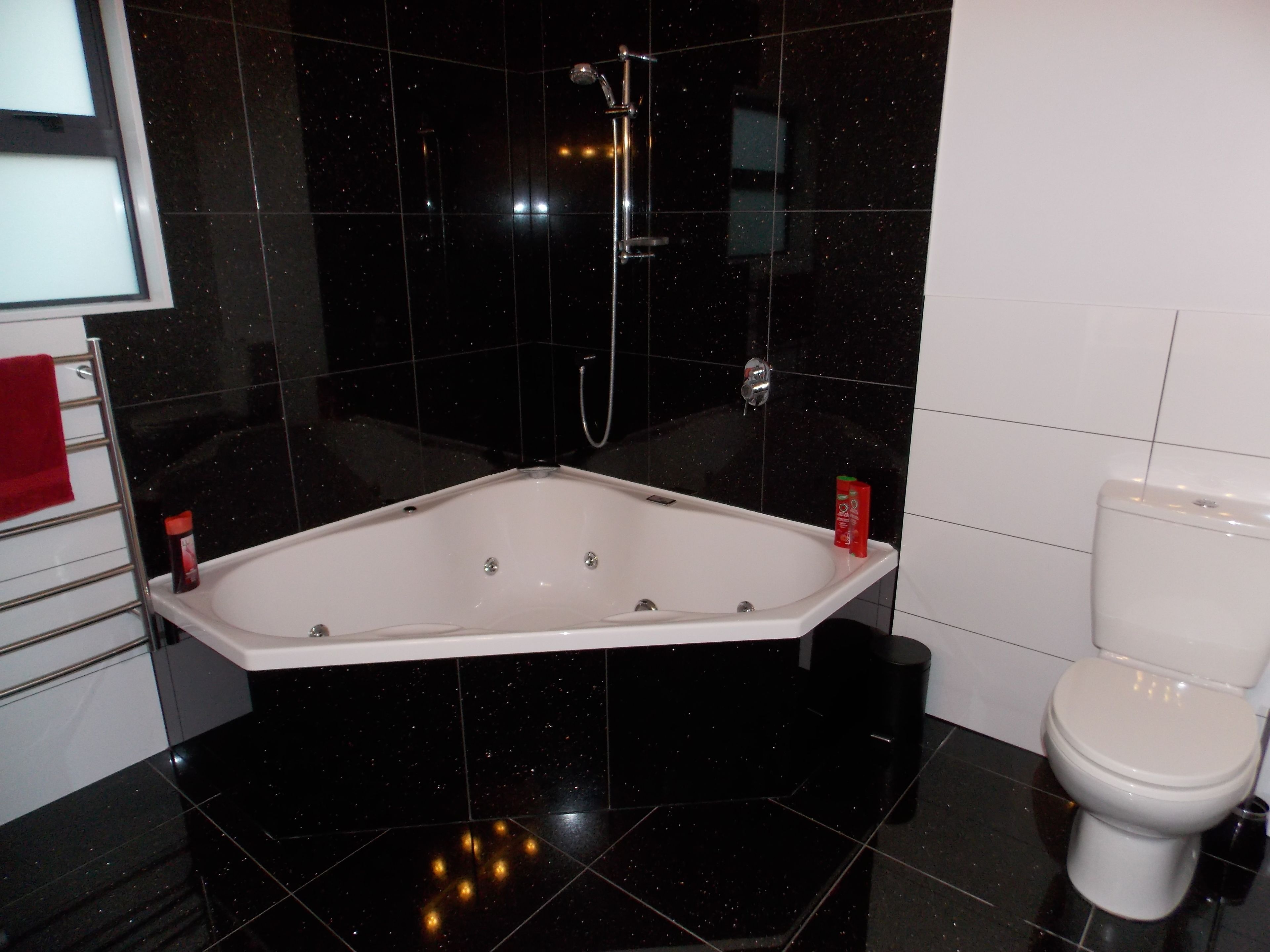 standard house, 4 bedrooms, non smoking, hot tub | jetted bathtub