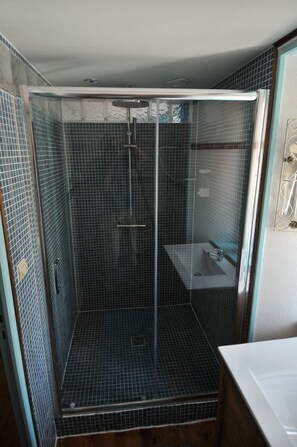 Suite superior, baño en la habitación | Baño