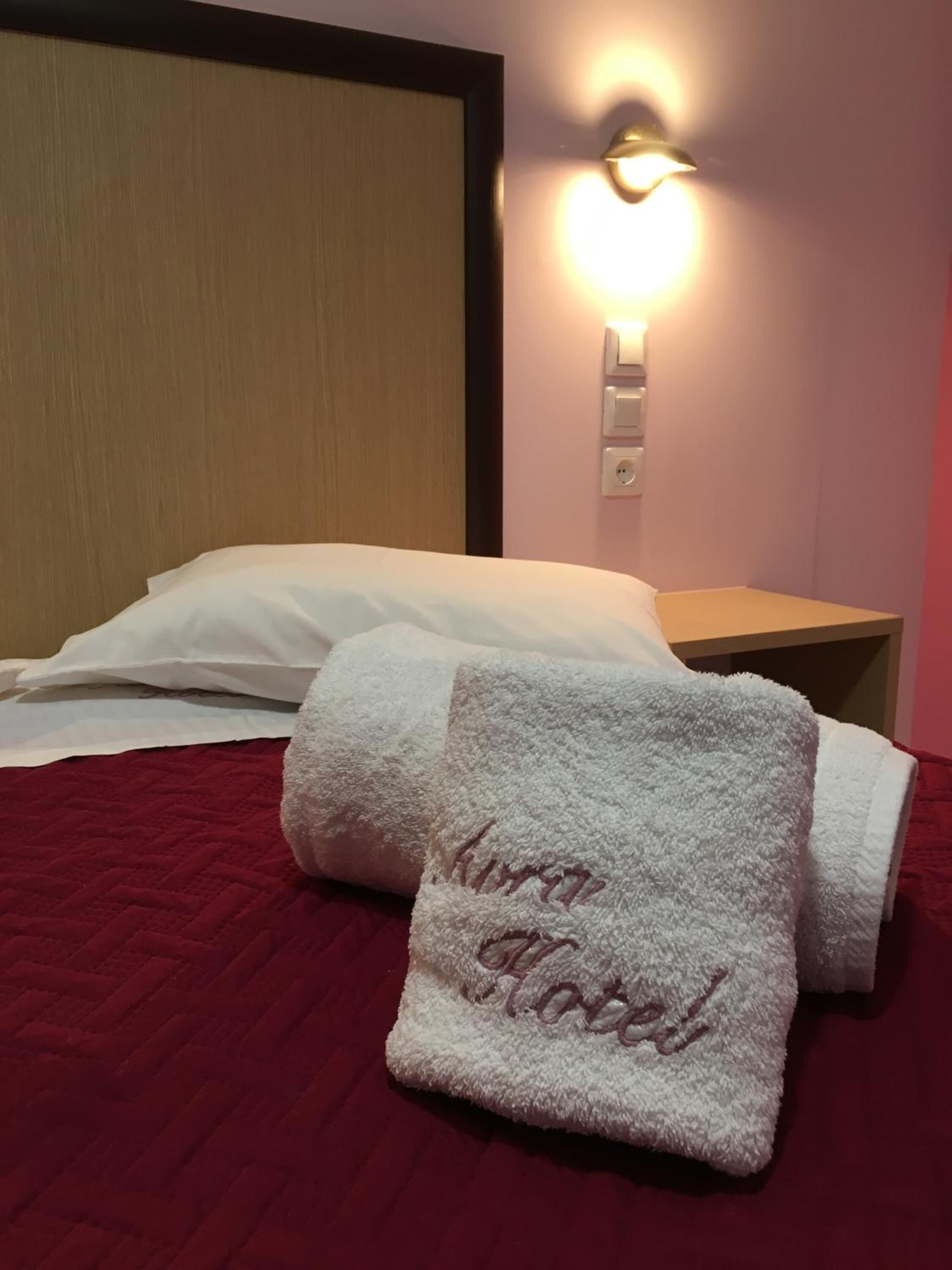 free cots/infant beds, free wifi, bed sheets