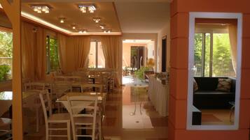 Desayuno buffet incluido todos los días