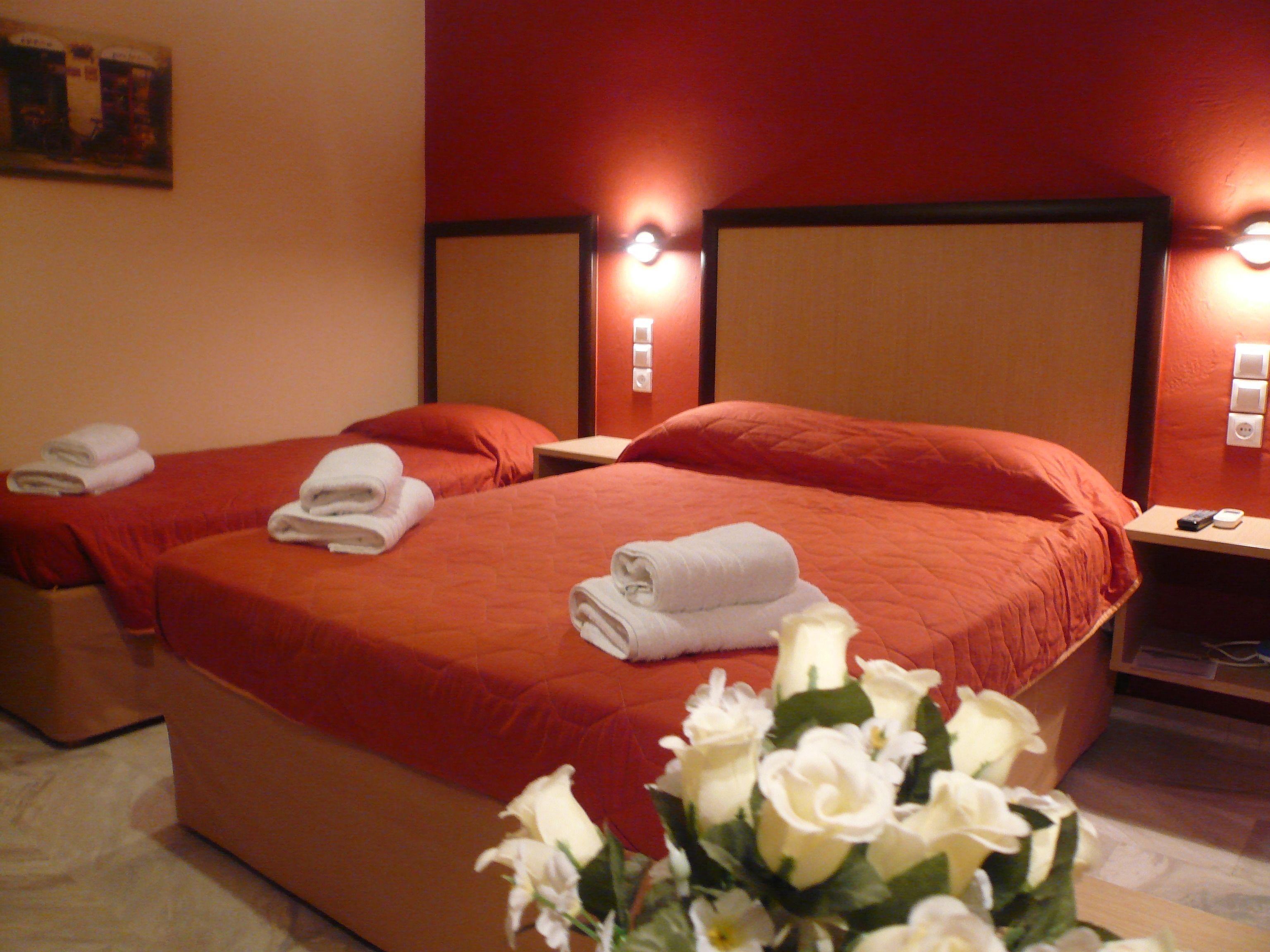 triple room | free cots/infant beds, free wifi, bed sheets