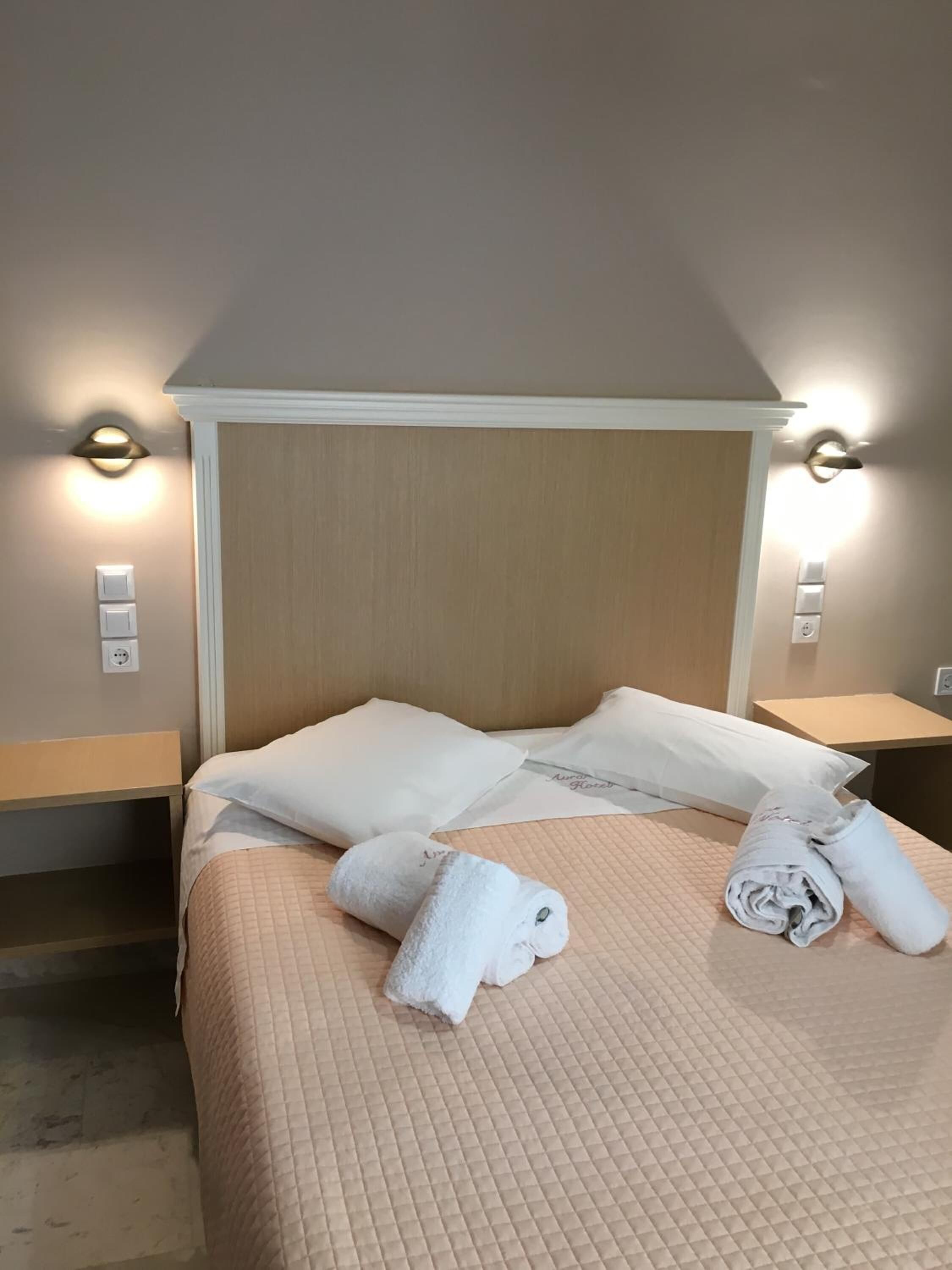 free cots/infant beds, free wifi, bed sheets