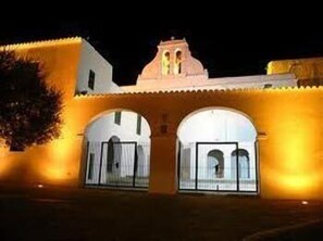 Fachada del alojamiento - Noche