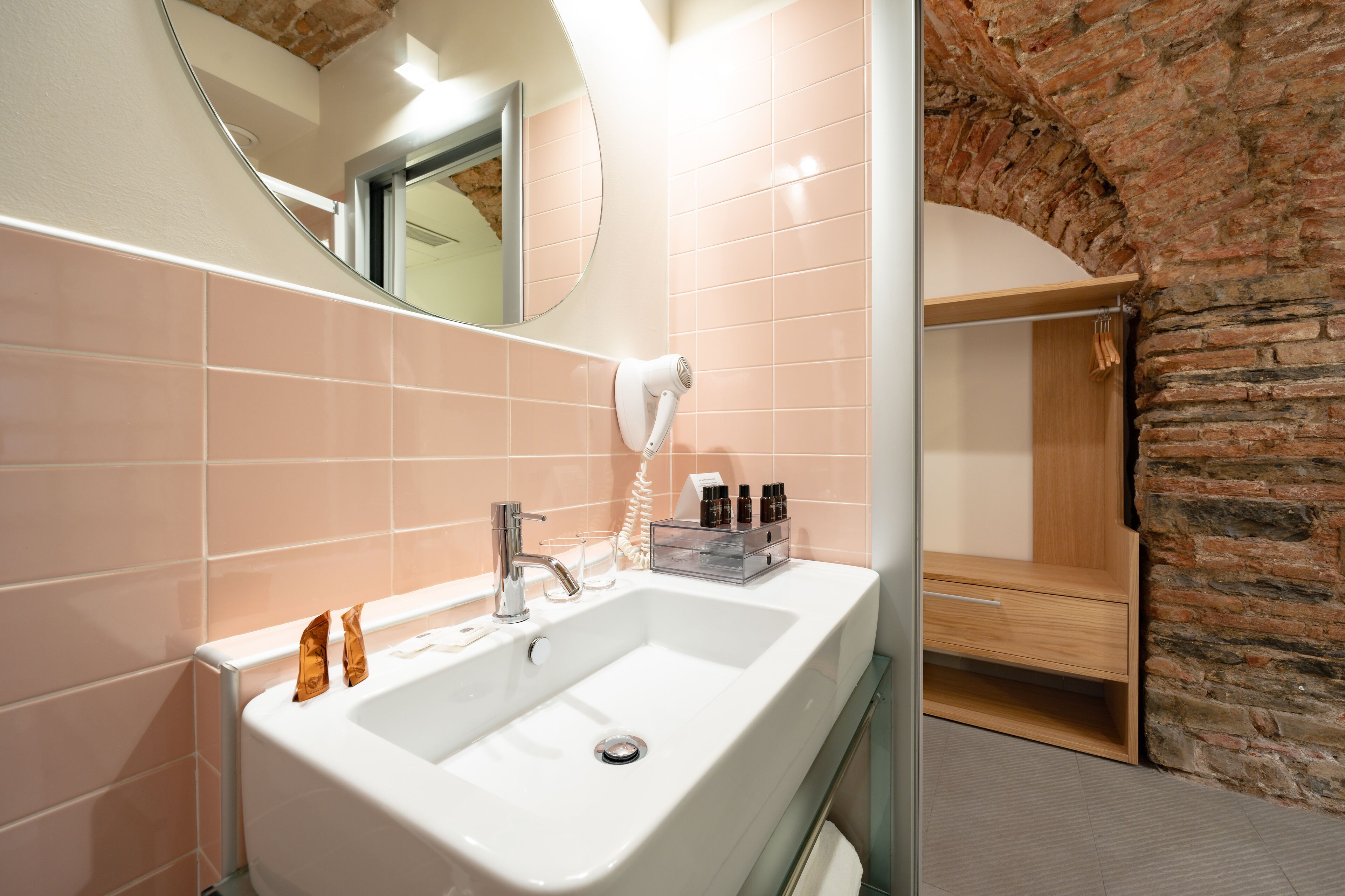 deluxe double room, 1 double bed | bathroom | rainfall showerhead, free toiletries, hair dryer, bathrobes