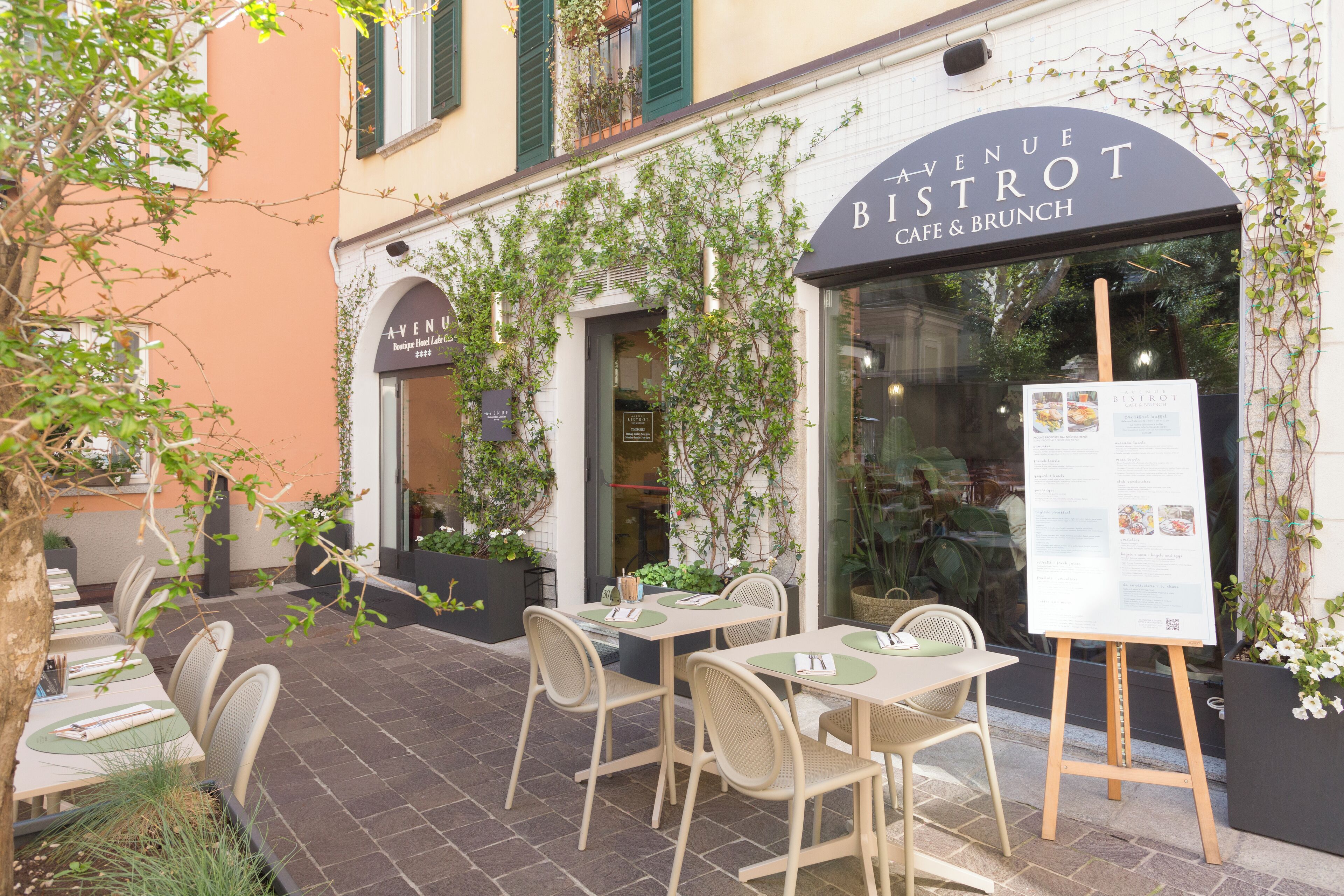 2 ristoranti, aperti a colazione e a pranzo, cucina internazionale
