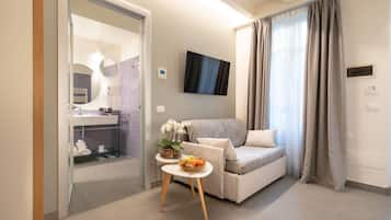 Suite junior, 1 cama King size, en edificio contiguo | Ropa de cama hipoalergénica, edredón y artículos del minibar gratis