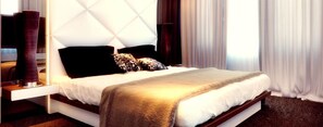 Minibar, desk, blackout drapes, rollaway beds - Pandanaran Hotel Semarang (Semarang)