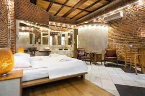 行政套房, 1 張特大雙人床 | 房內夾萬、獨特設計、獨特裝修、遮光窗簾/窗簾