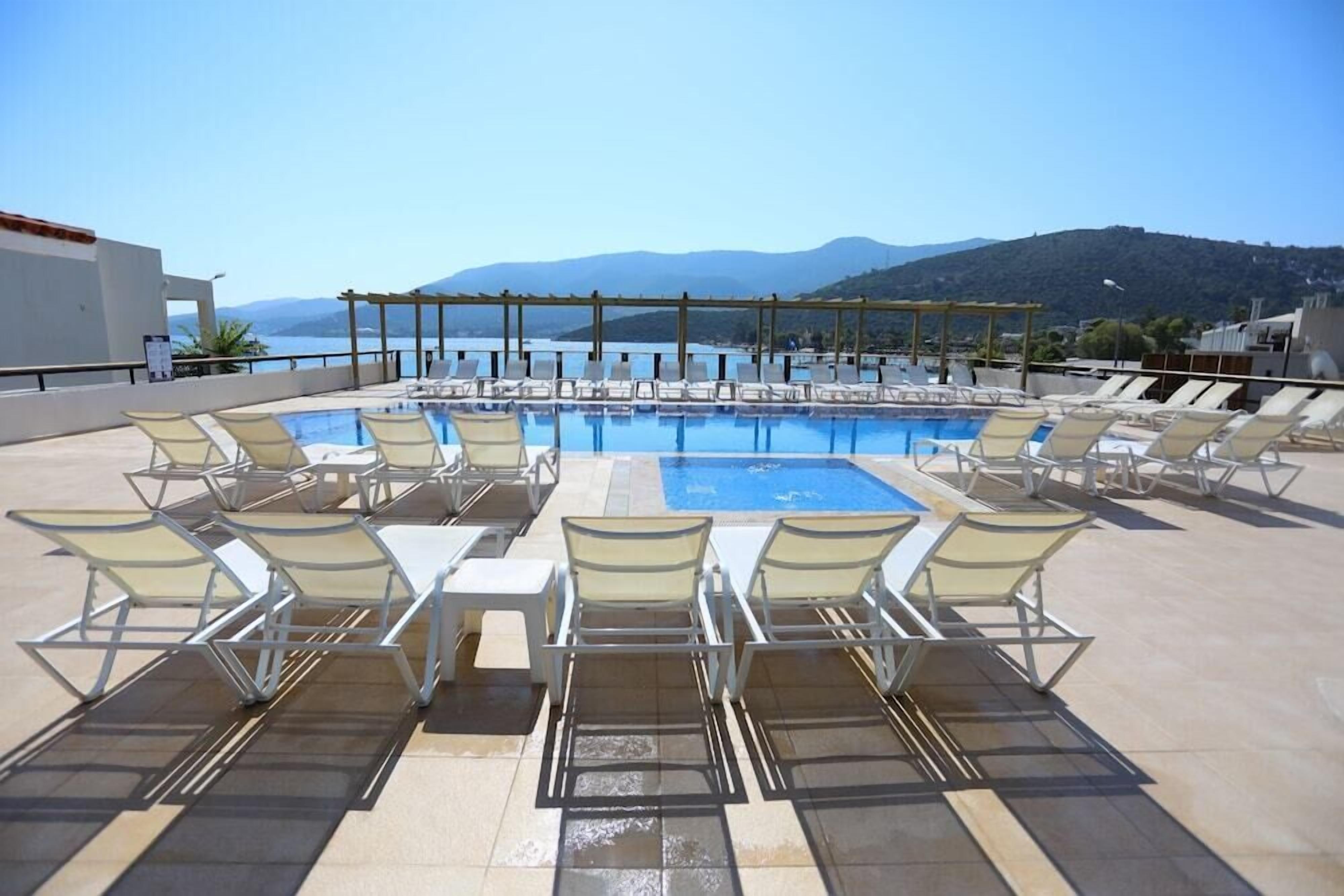 Outdoor pool, pool umbrellas, sun loungers