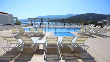 Outdoor pool, pool umbrellas, sun loungers