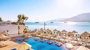 Private beach, sun loungers, beach umbrellas, beach towels