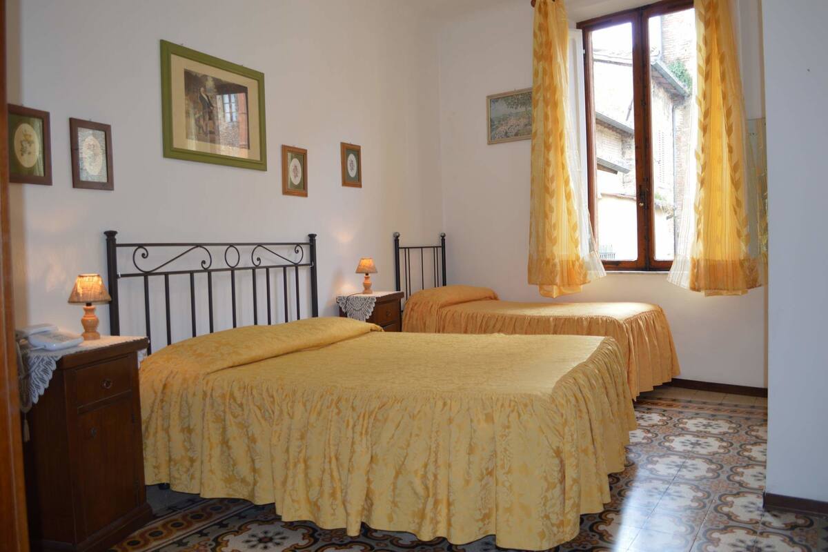 Minibar, cribs (surcharge), WiFi (free)
