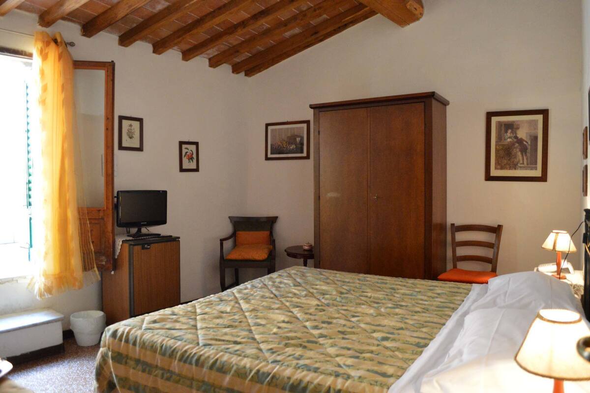 Double Room | Minibar, cribs (surcharge), WiFi (free)