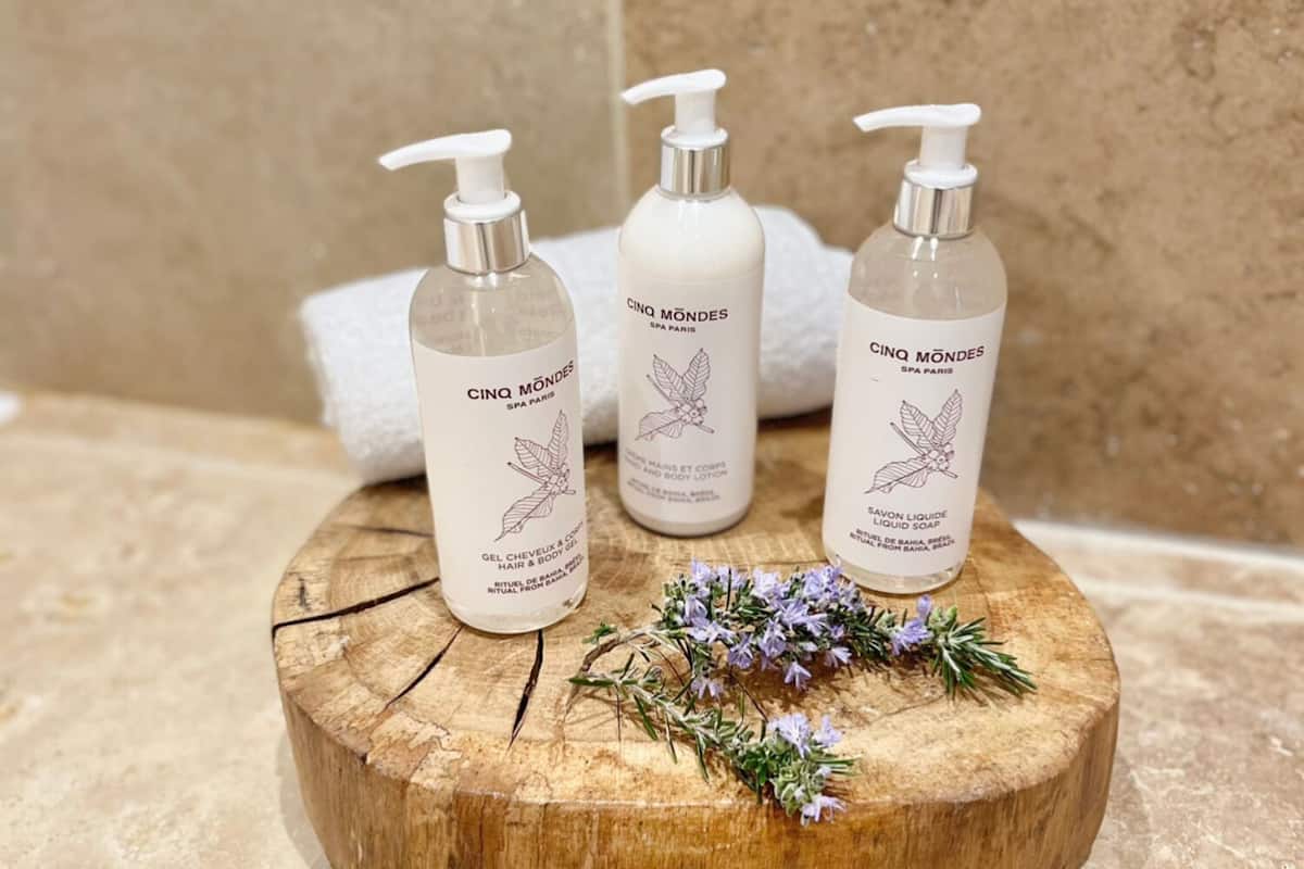 free toiletries, towels