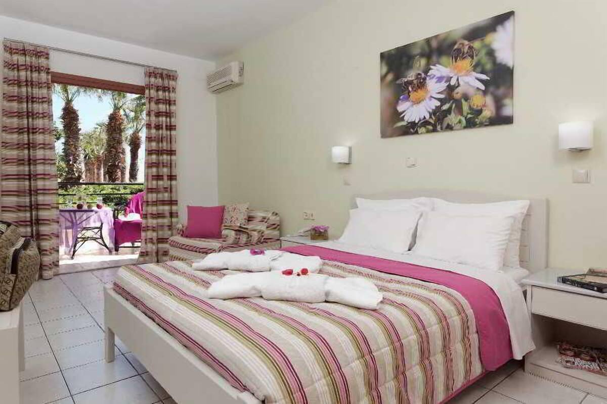 In-room safe, soundproofing, cribs (free), WiFi (free)