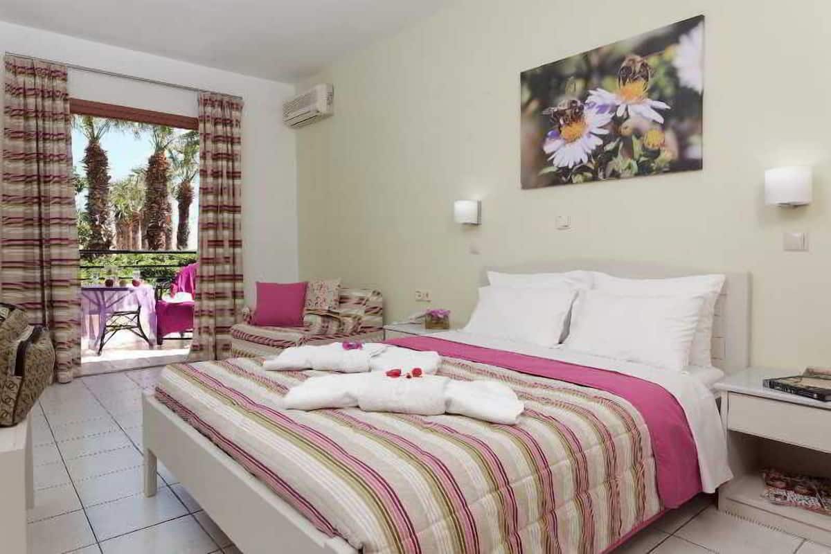In-room safe, soundproofing, cribs (free), WiFi (free)