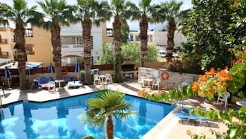 Outdoor pool, sun loungers