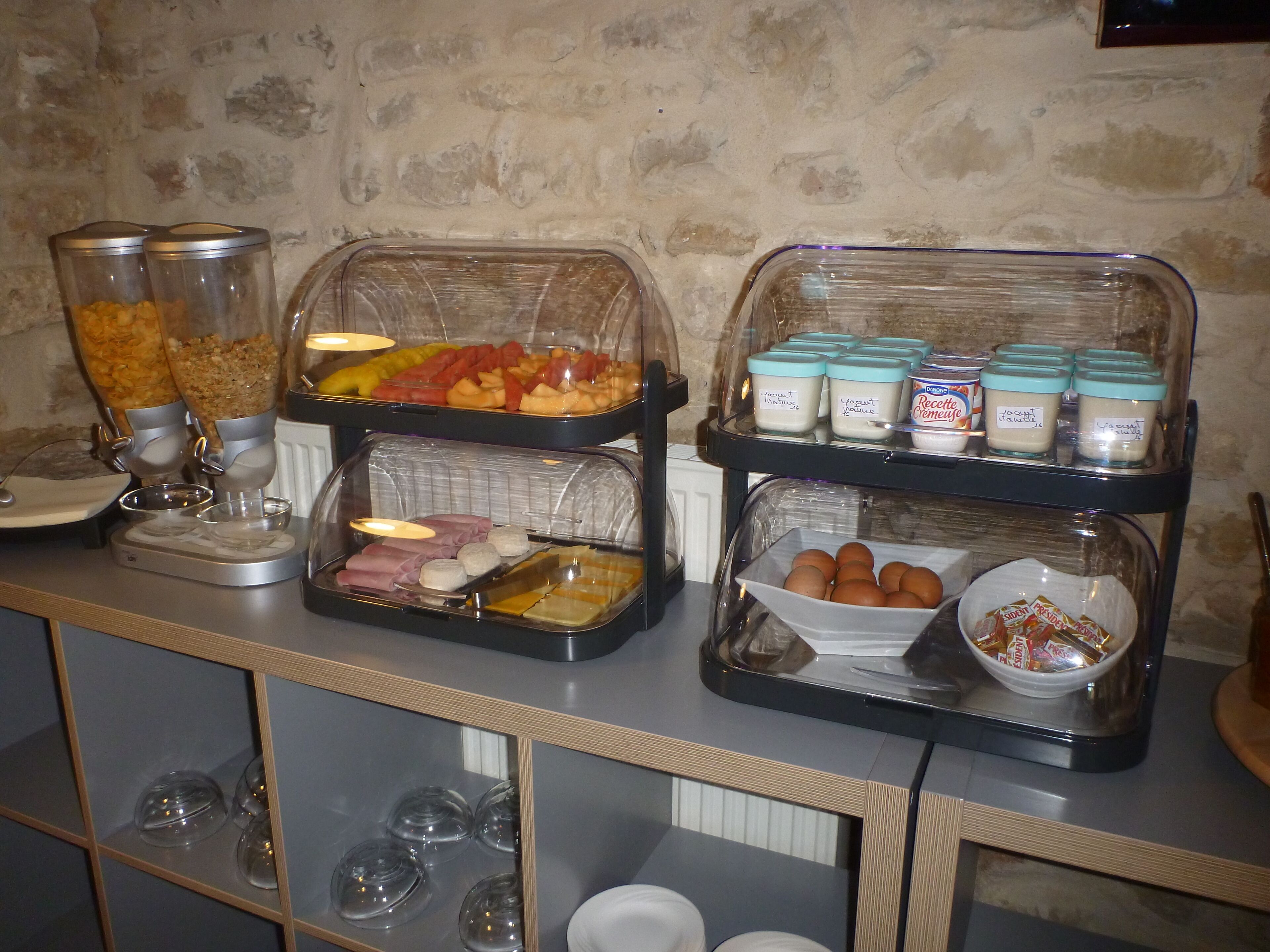 Dagelijks ontbijtbuffet (EUR 14 per persoon)