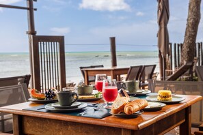 Free daily buffet breakfast  - Pousada Rigatoni Beach (Porto Seguro)