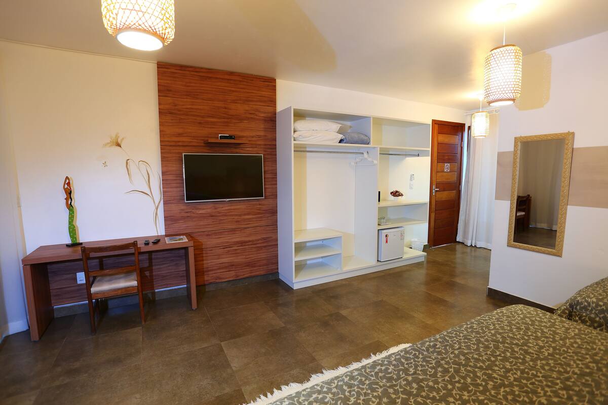 Minibar, caja de seguridad en la habitación y decoración personalizada 