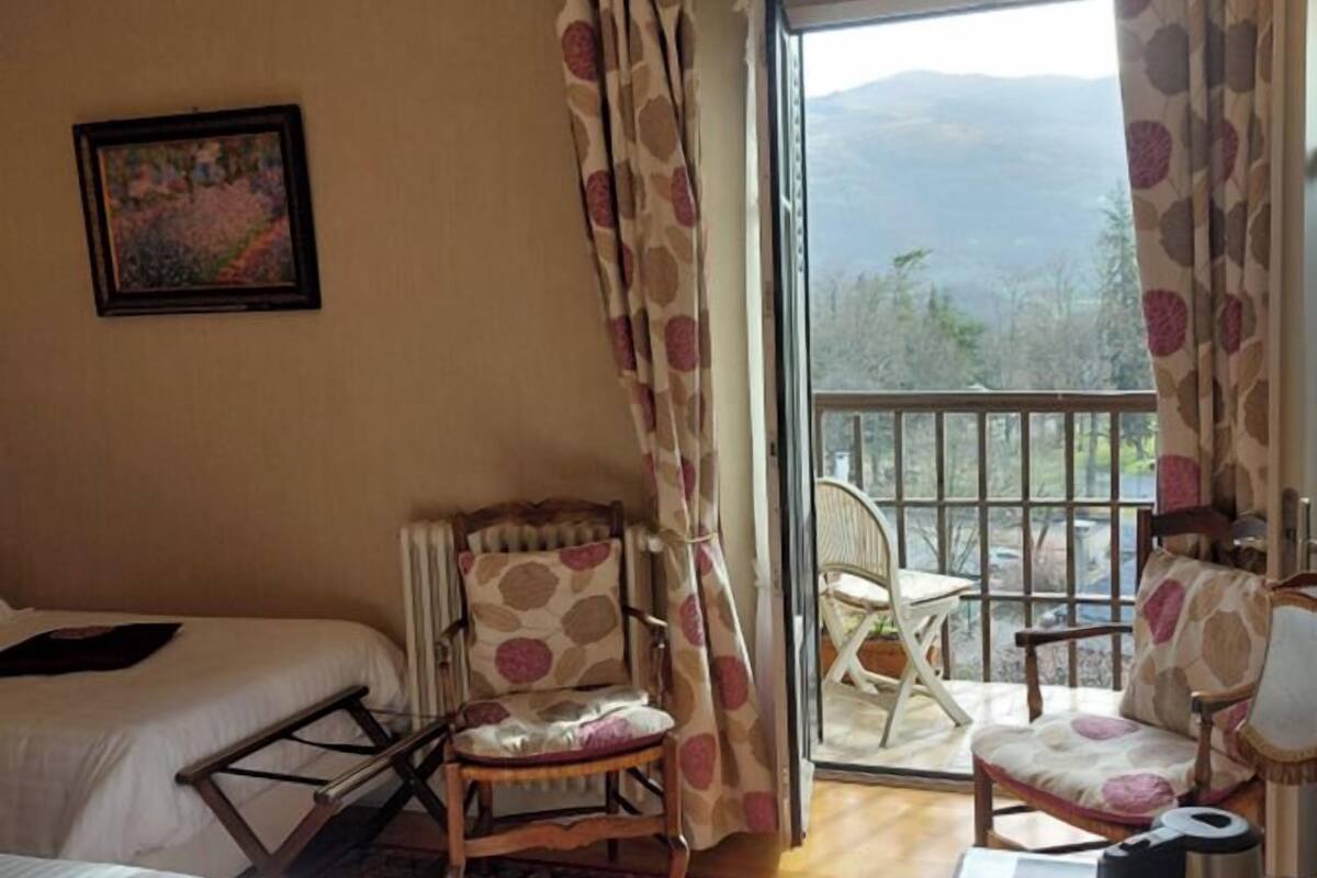 standard twin room | desk, free cots/infant beds, free rollaway beds, free wifi