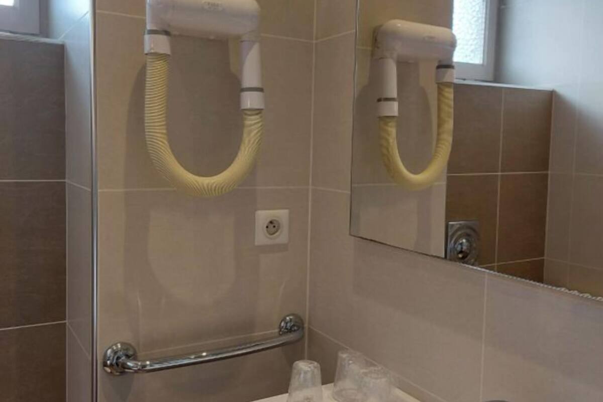 double room | bathroom | free toiletries, hair dryer, towels, soap