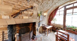 Interior - Hostellerie Saint Martin (Creully sur Seulles)