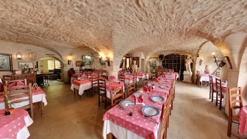 Petit déjeuner buffet servi tous les jours en supplément