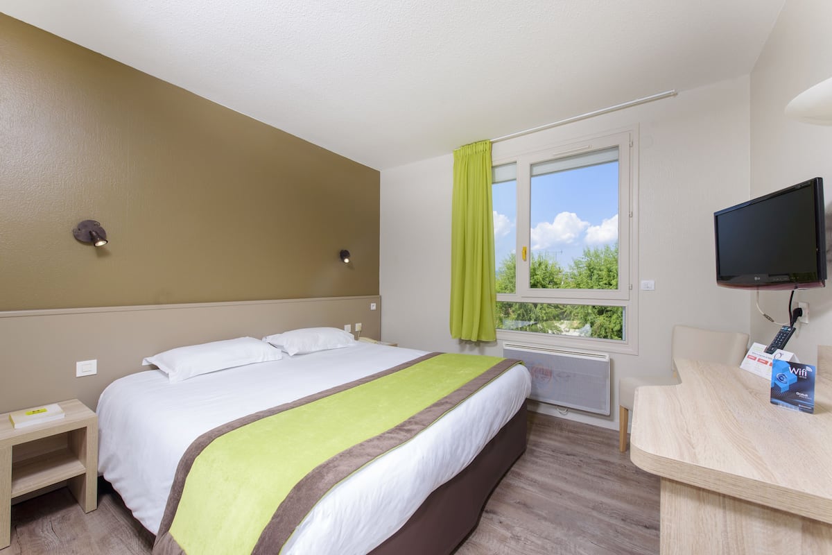 Double Room | Desk, blackout drapes, soundproofing, iron/ironing board