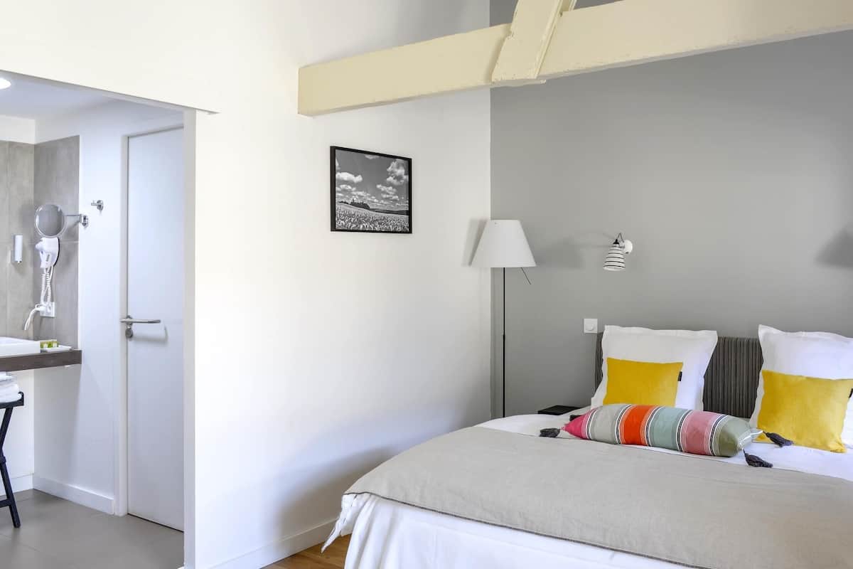 Premium bedding, soundproofing, iron/ironing board (on request)