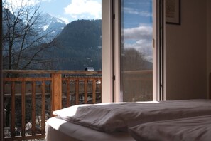 迷你吧、客房内保险箱、办公桌