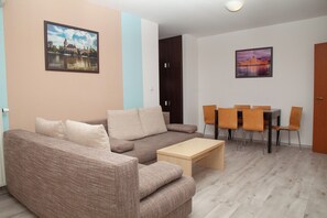70-cm Smart TV with digital channels, TV - Prater Residence (Budapest)