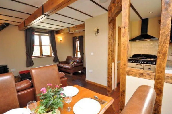 House, Private Bathroom | Dining