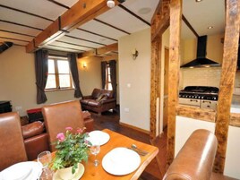 House, Private Bathroom | Dining