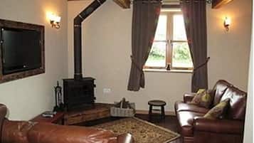 House, Private Bathroom | Lounge