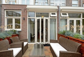 Family Room, Bathtub | Terrace/patio - Hotel Bor Scheveningen (The Hague)