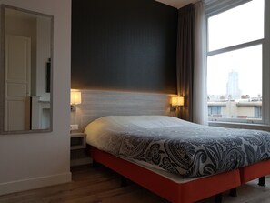 In-room safe, desk, iron/ironing board, WiFi - Hotel Bor Scheveningen (The Hague)